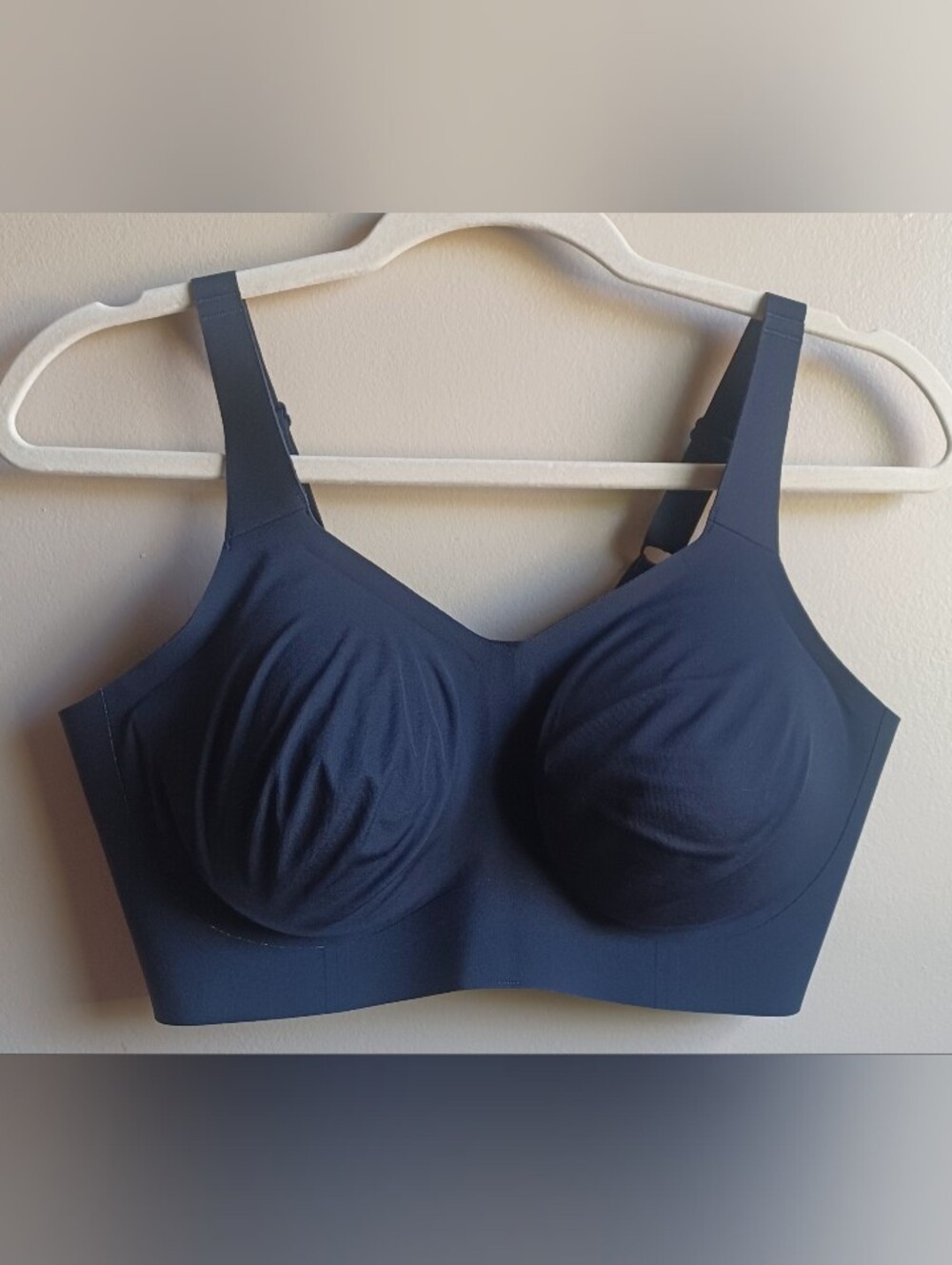 EVELYN AND BOBBI BEYOND WIRELEES BRA in Black L